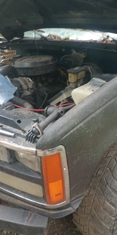 Engine bay of a pickup truck